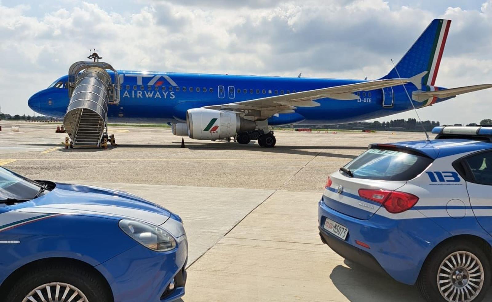 Polizia di Stato: Due stranieri rimpatriati per violazioni e reati