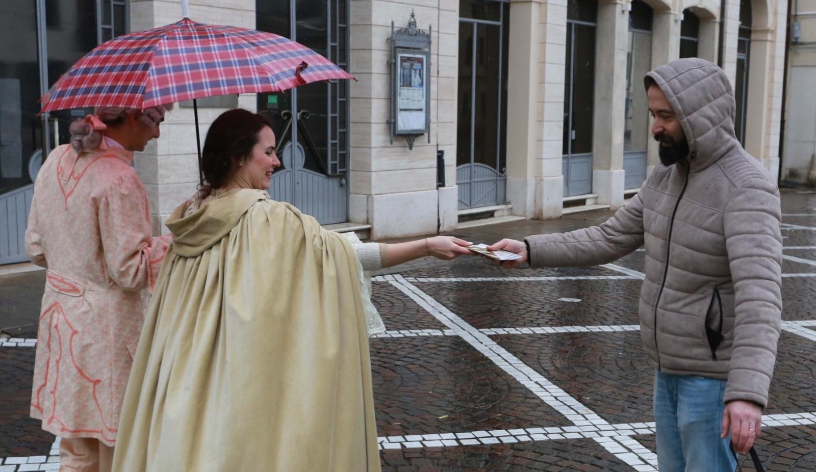 La piazza &egrave; un palcoscenico