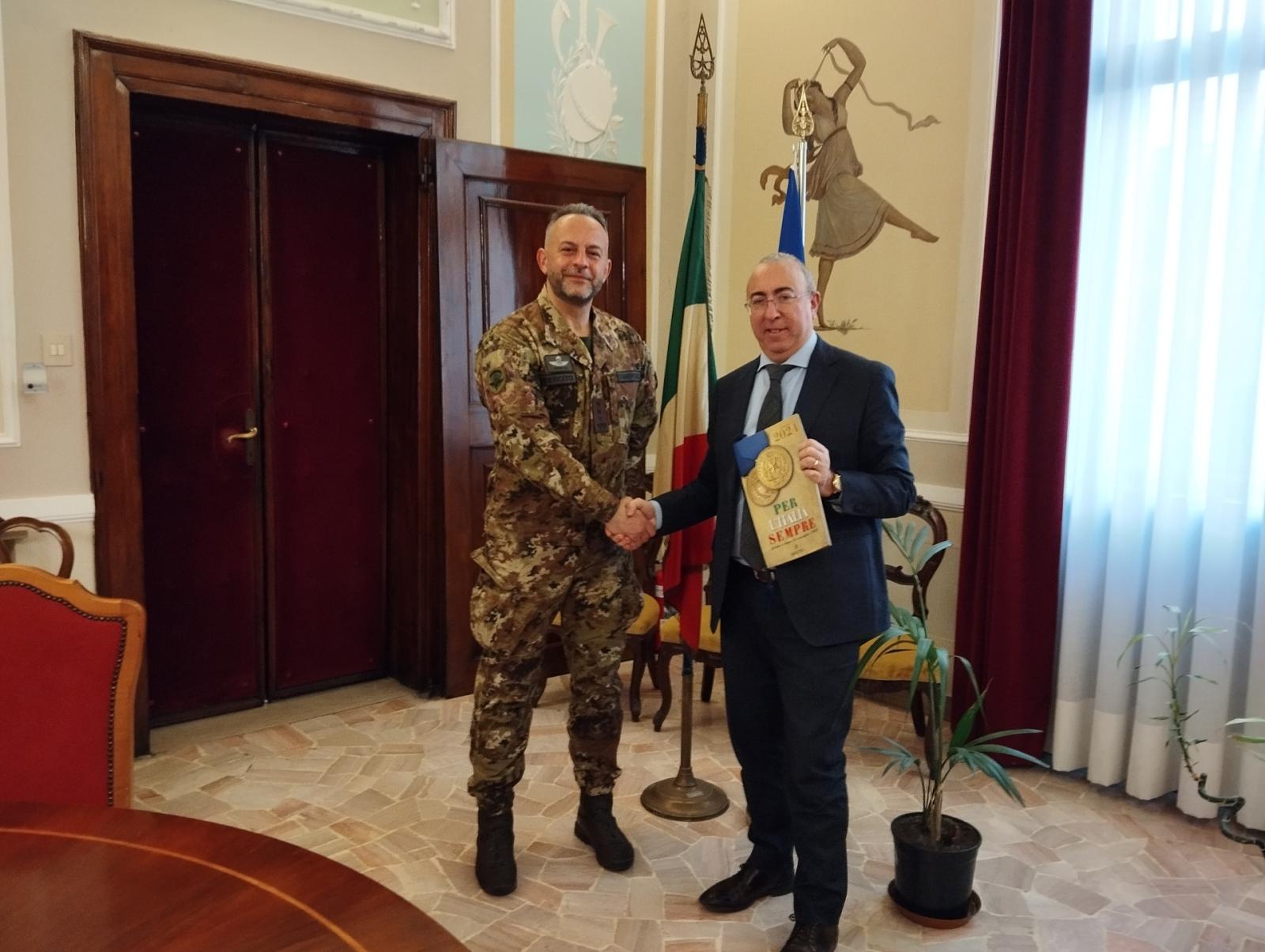 Il Prefetto incontra il  Colonnello Daniele D'Ambrogio