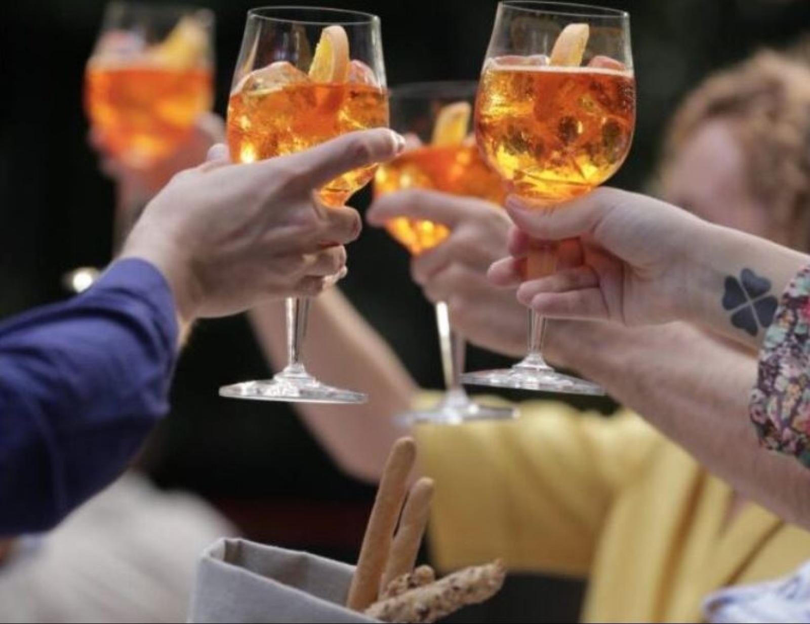 Barista cinese taroccava lo spritz, arrivano i Nas e la denunciano