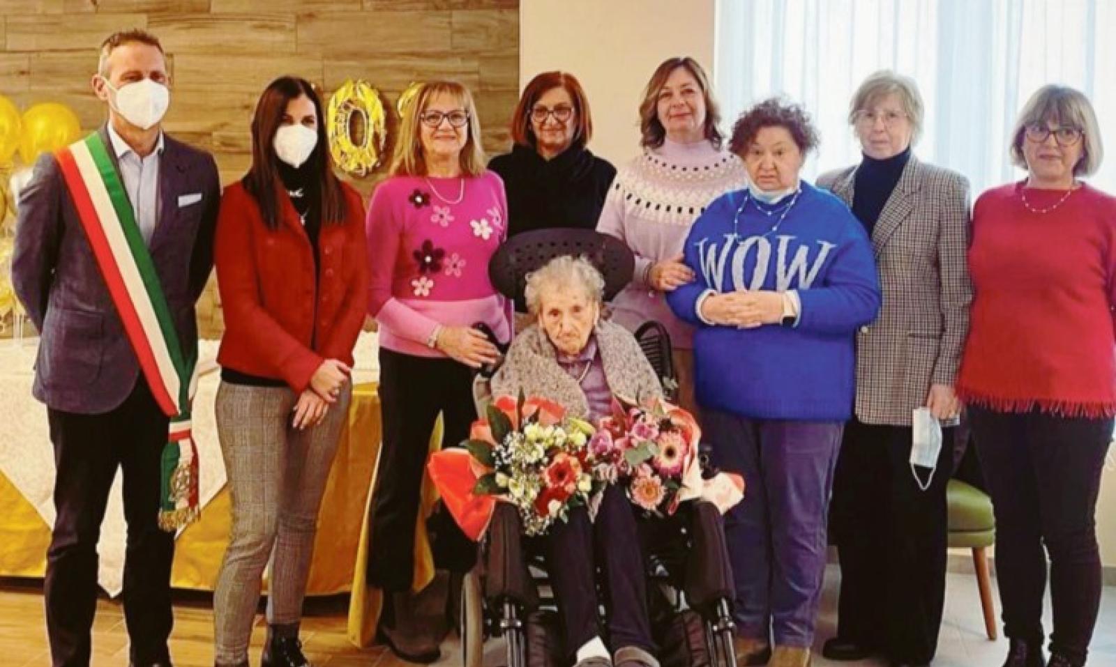 Nonna Elena spegne 102 candeline