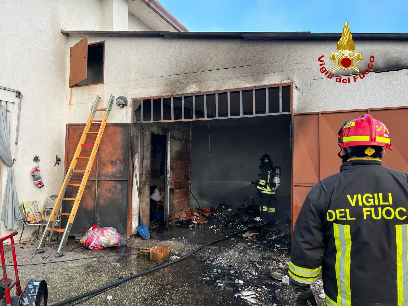Rogo in casa, centenaria portata in ospedale