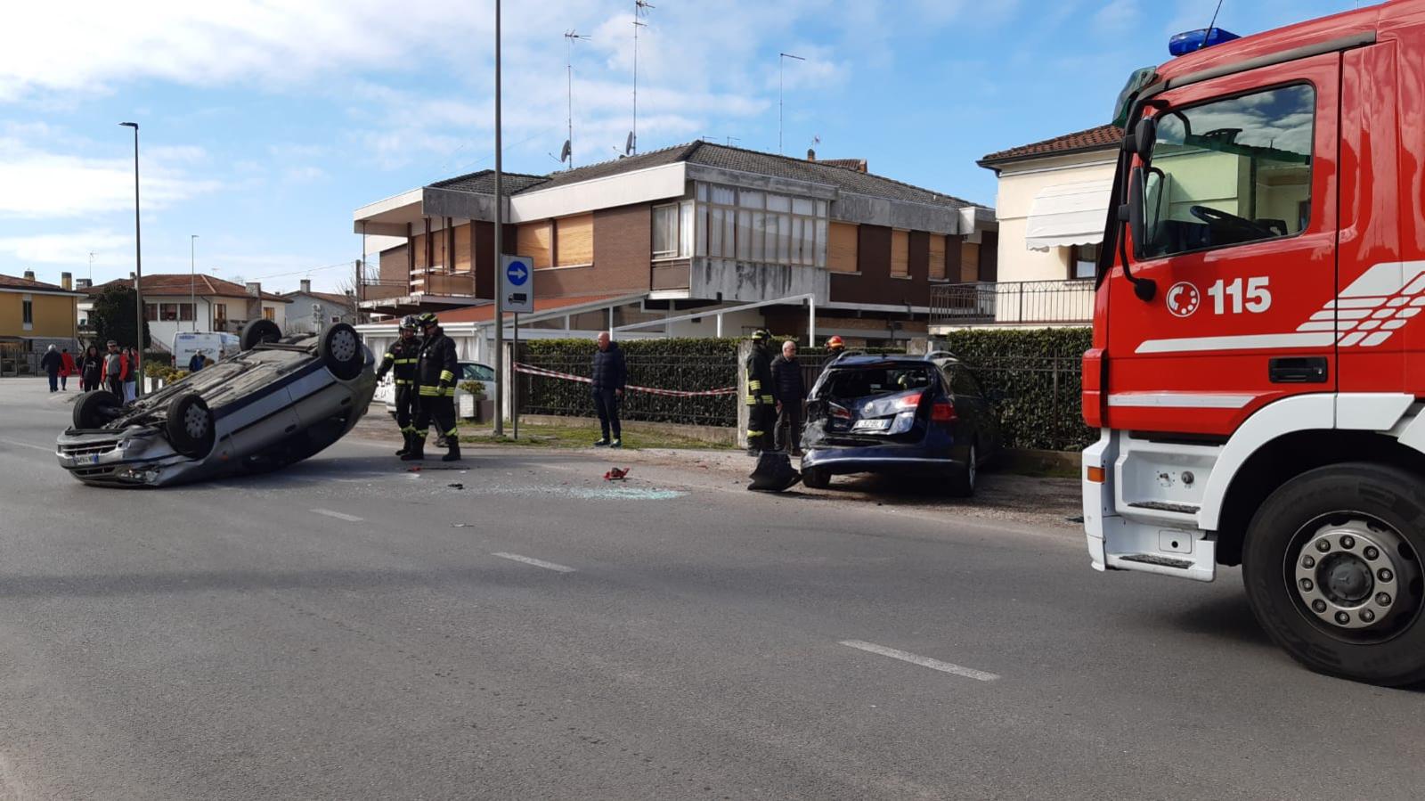 Schianto e carambola in citt&agrave;