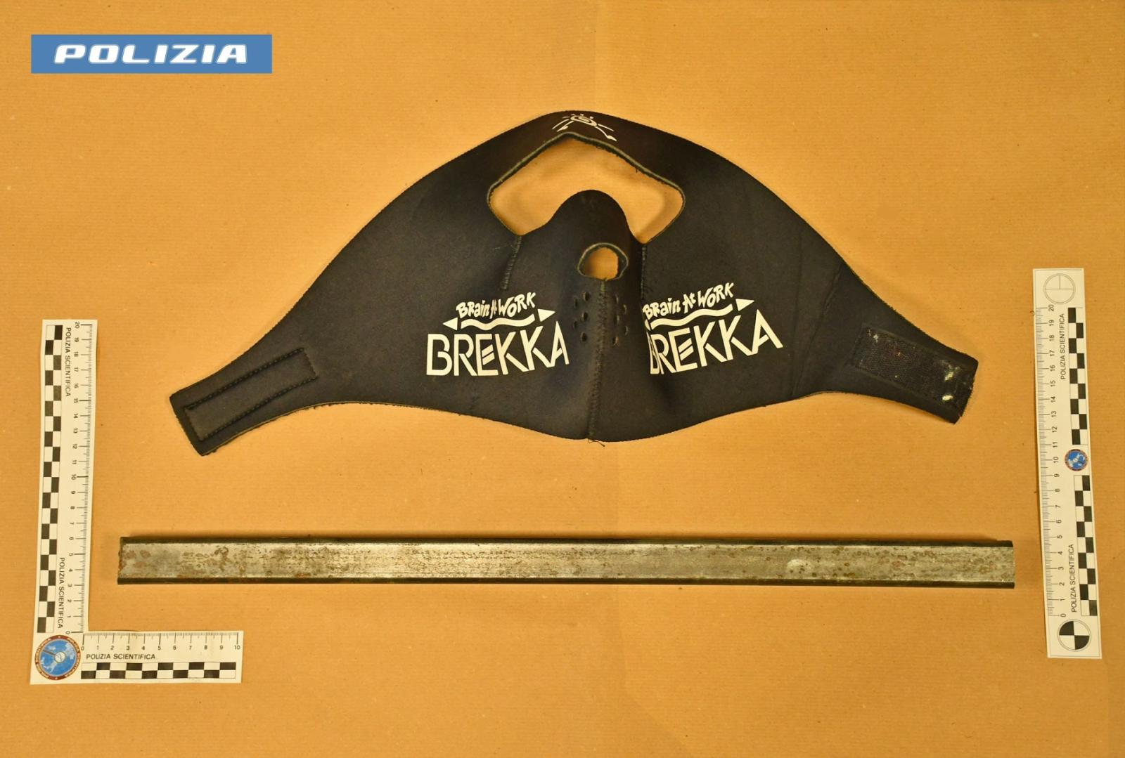 Assalto alla tabaccheria con la spranga in due, coppia nei guai