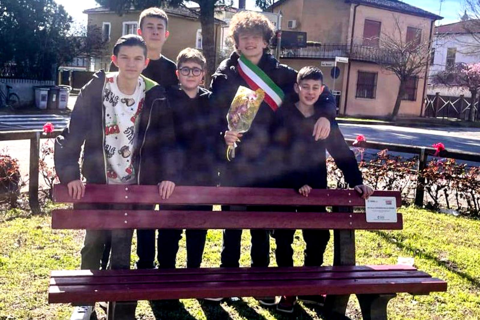 Un mazzo di fiori contro la violenza sulle donne