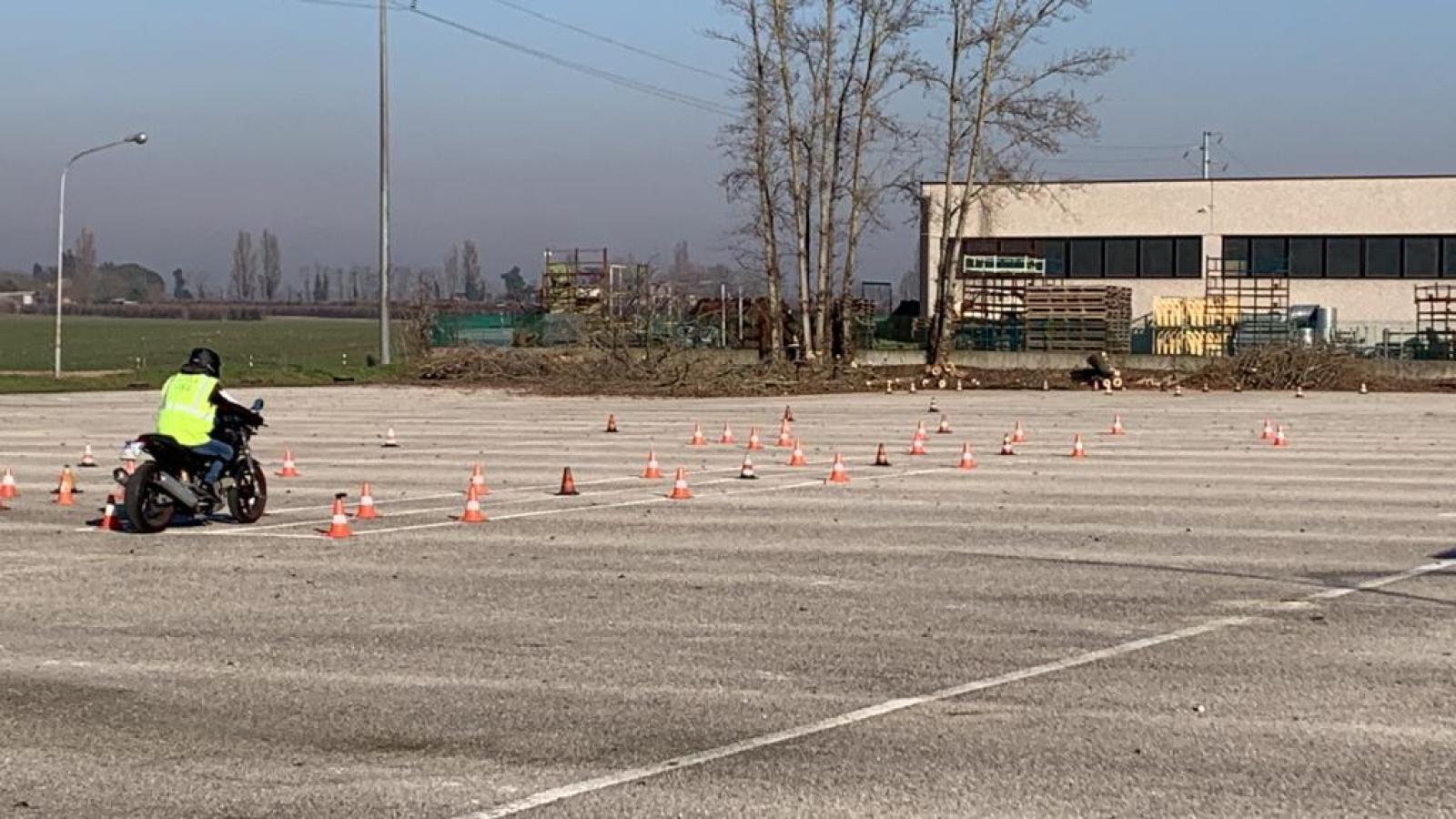 "Salviamo il piazzale delle autoscuole