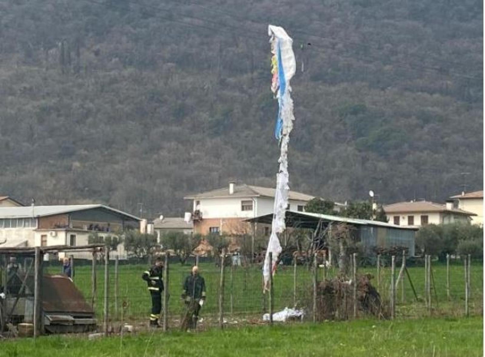 Tragedia nel cielo di Vicenza: pilota muore folgorato in parapendio