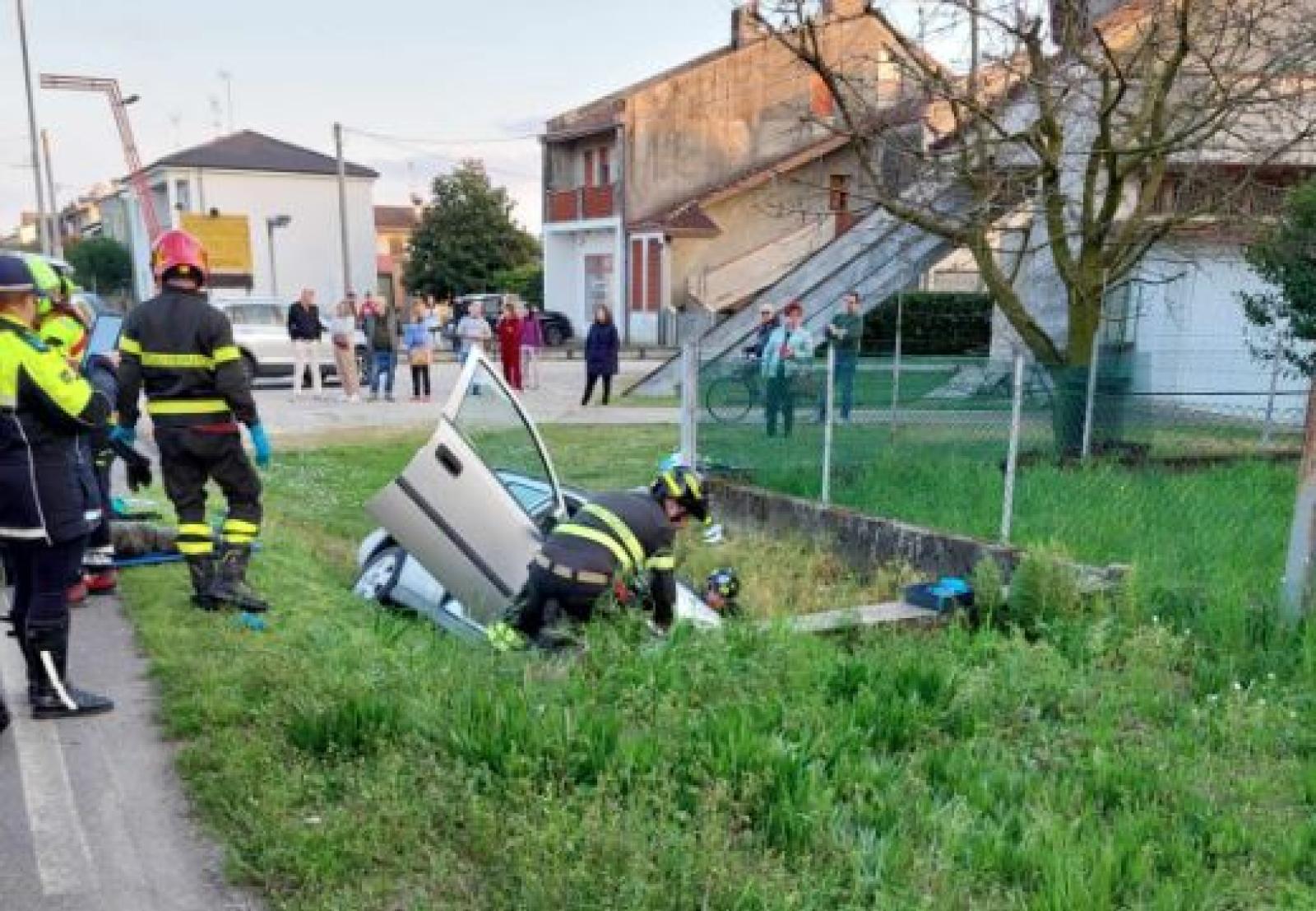 Schianto in auto, grave un 55enne