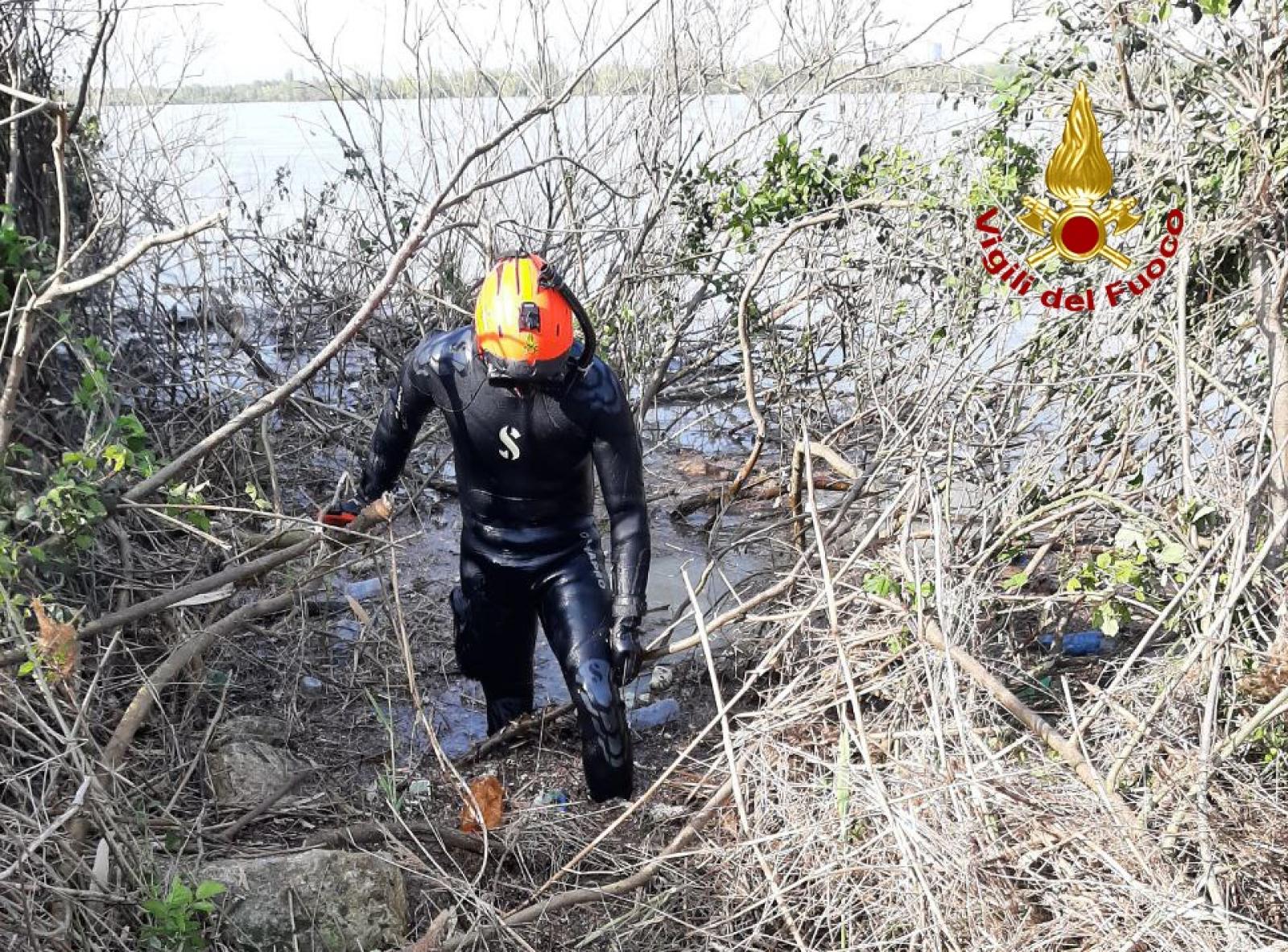 Si cerca ancora Roberto nel Po