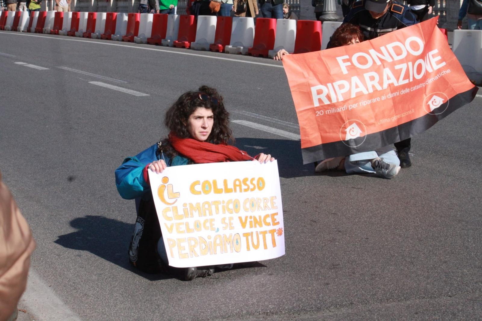 La Polizia sventa un atto dimostrativo contro Palazzo Zabarella: sette attivisti fermati