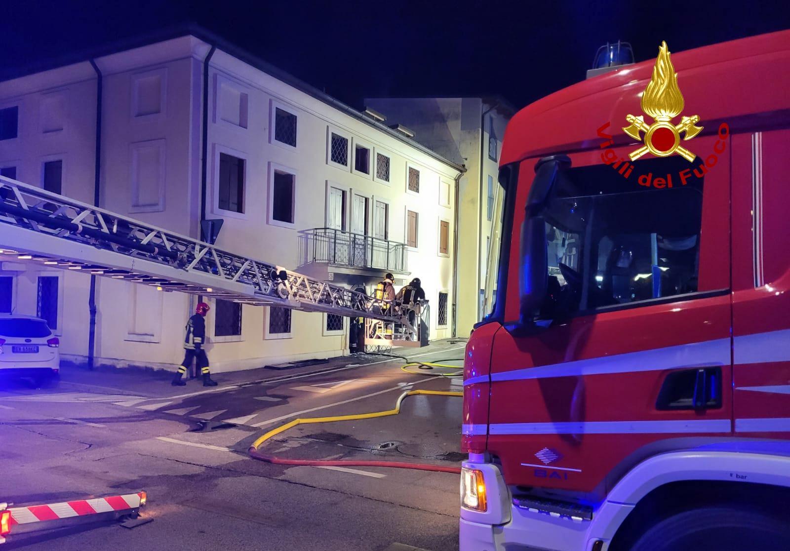 Incendio a Vicenza: Un'Analisi Dettagliata dell'Evento e delle Sue Conseguenze