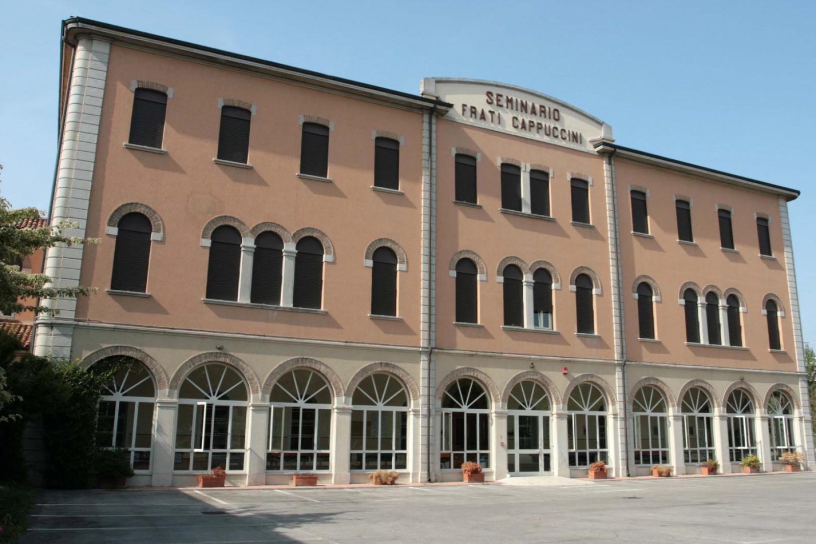 Profughi in convento , vertice in Prefettura