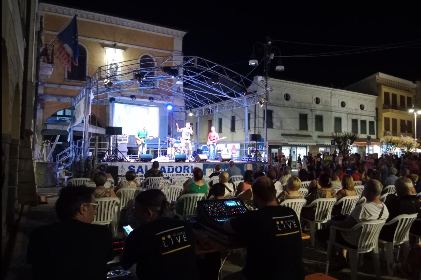 Il Ferragosto infiamma il paese