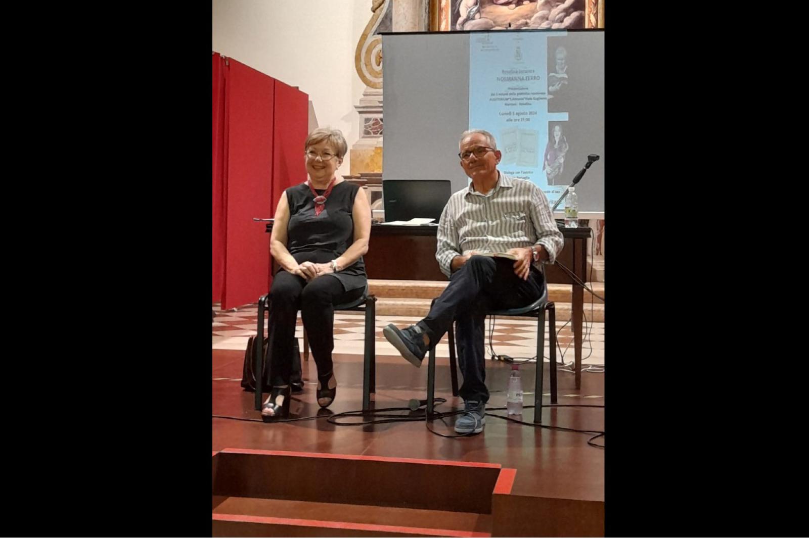 Applausi per i versi di Normanna Ferro