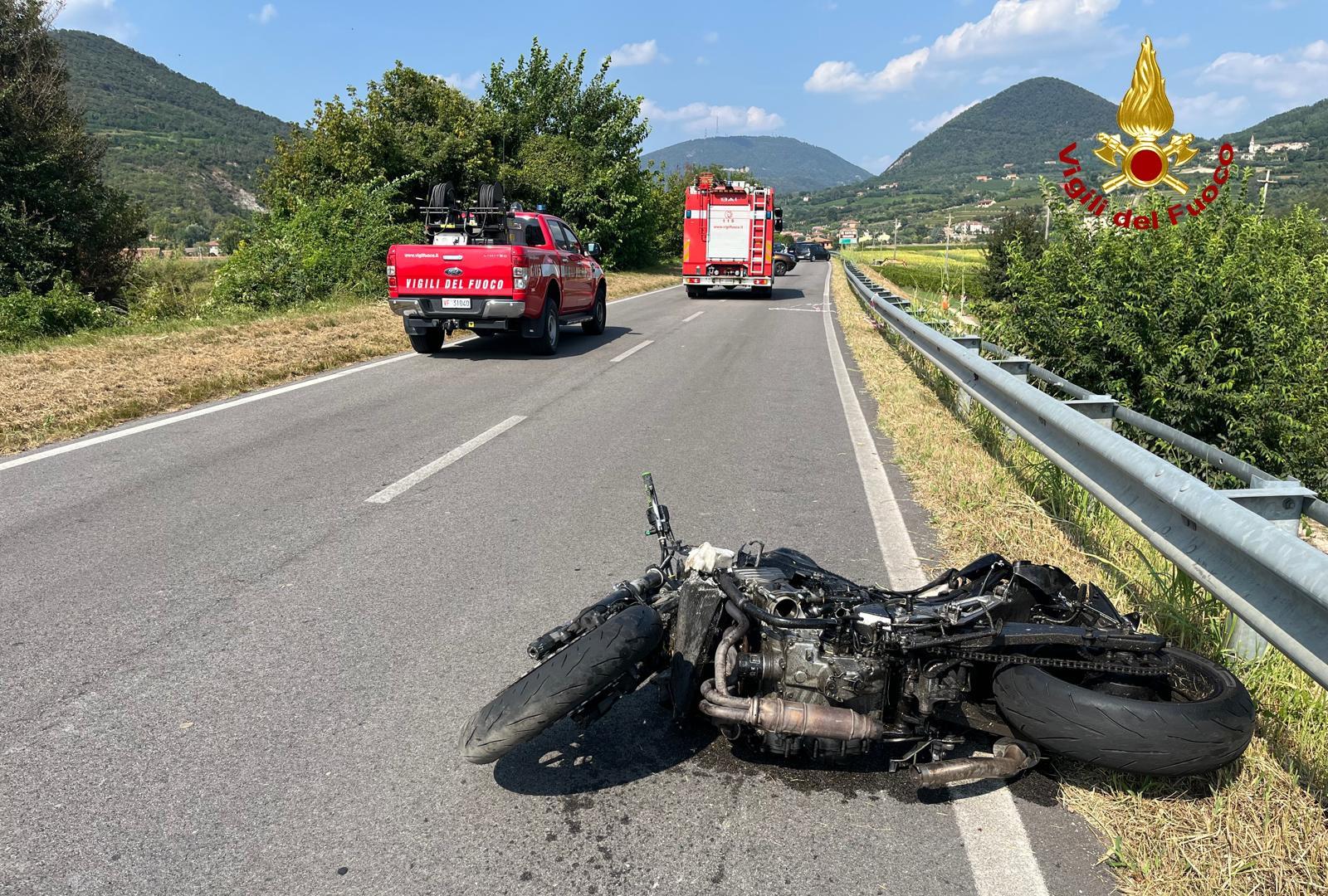 Grave incidente a Baone: giovane motociclista perde due arti in uno scontro frontale