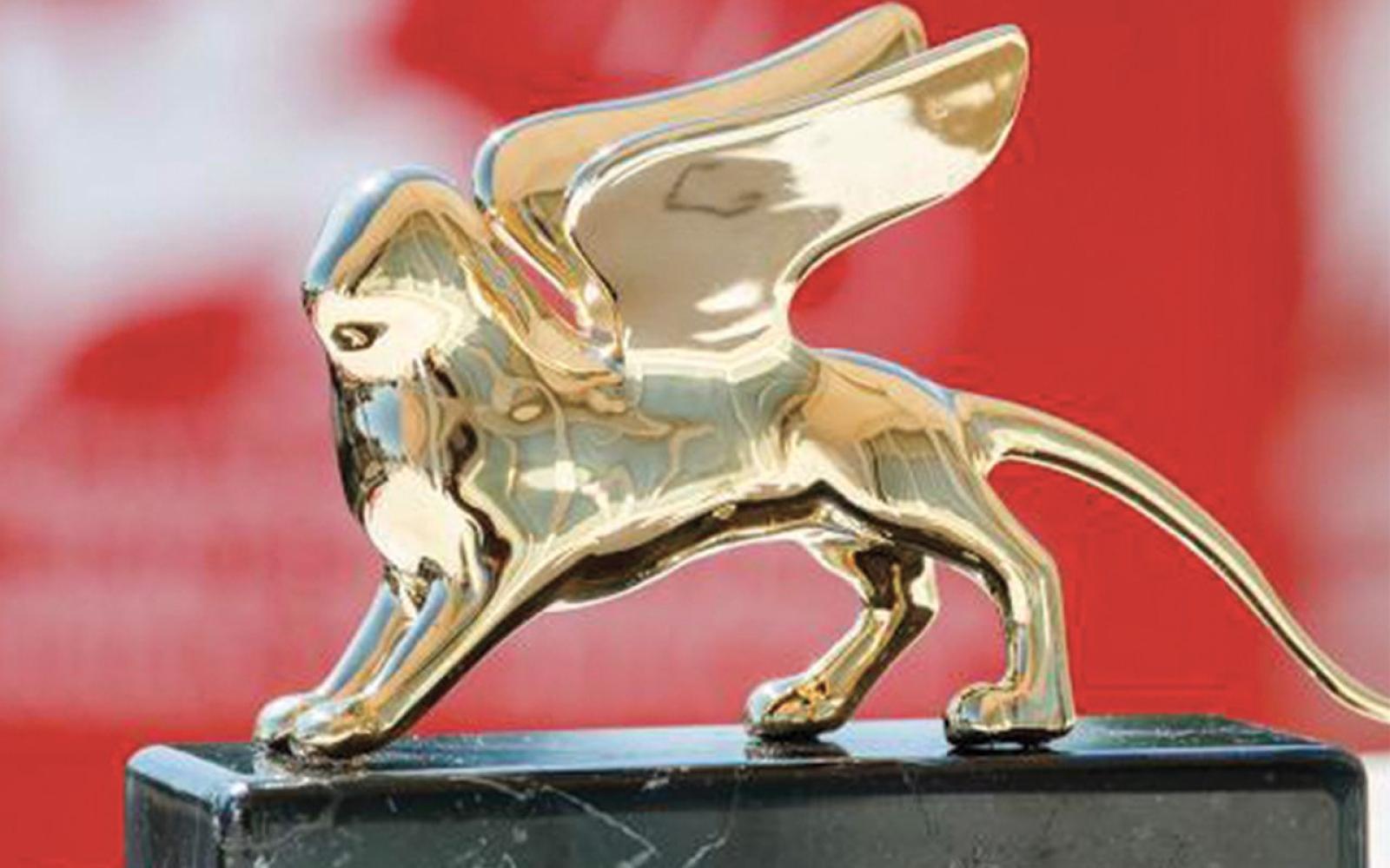 Mostra del Cinema di Venezia: Tra Luci, Proteste e Falchi Anti-Gabbiani