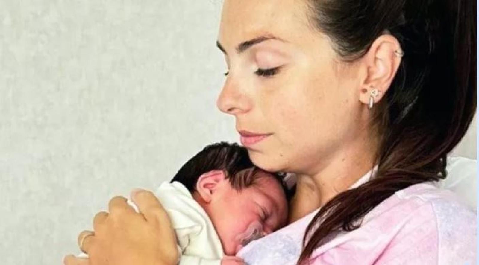 Penelope nasce con la camicia, evento straordinario