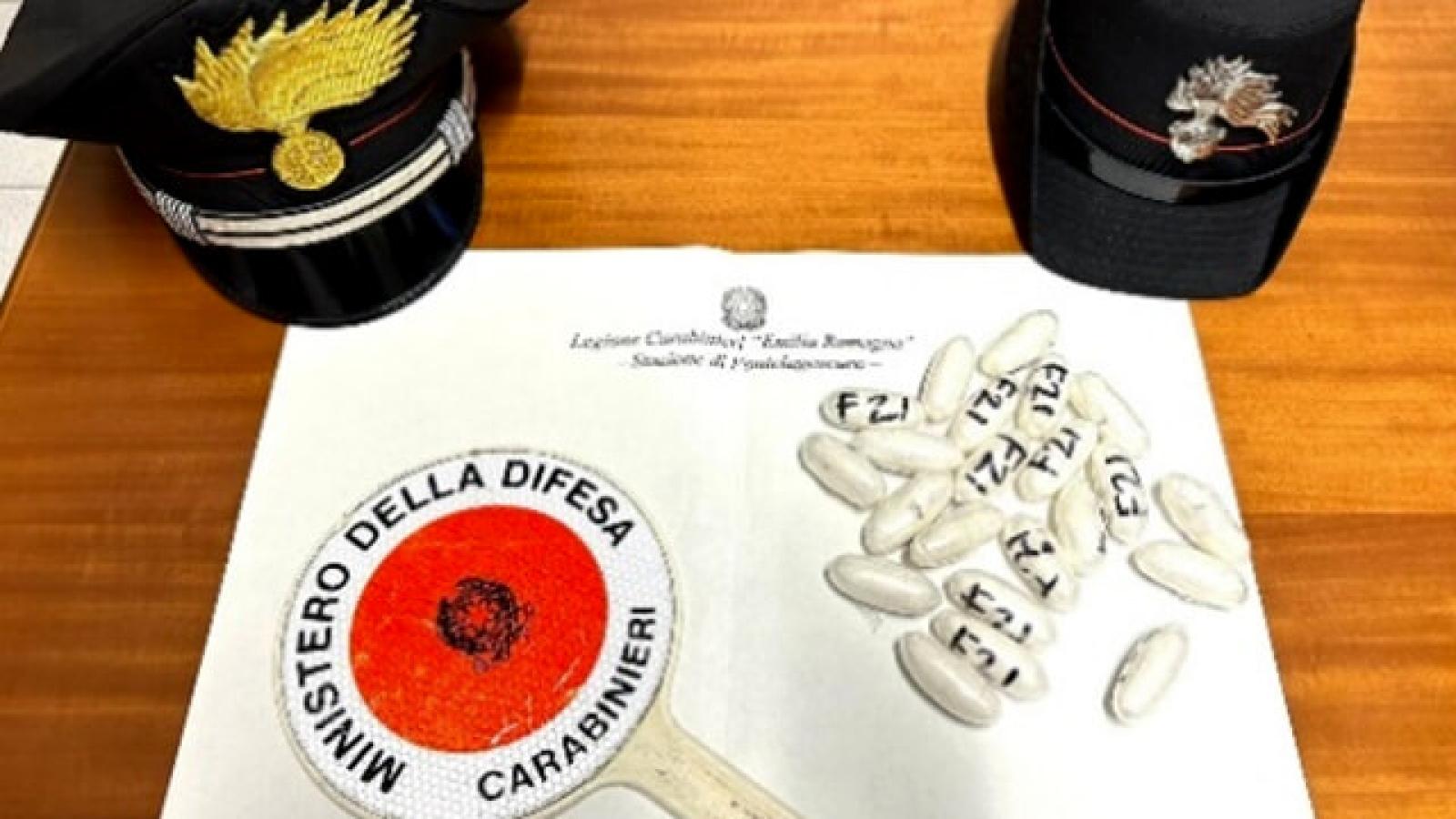 Sorpreso con 22 ovuli di cocaina nel marsupio: arrestato un uomo a Ferrara