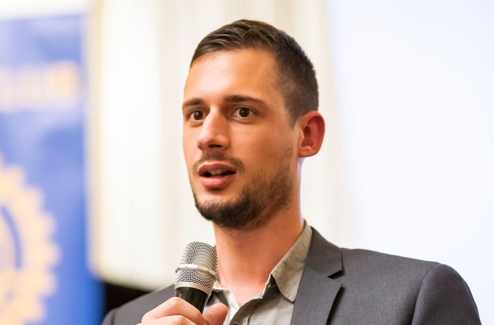 &ldquo;Tra le crepe della stanza. Il ritiro sociale degli adolescenti&rdquo;