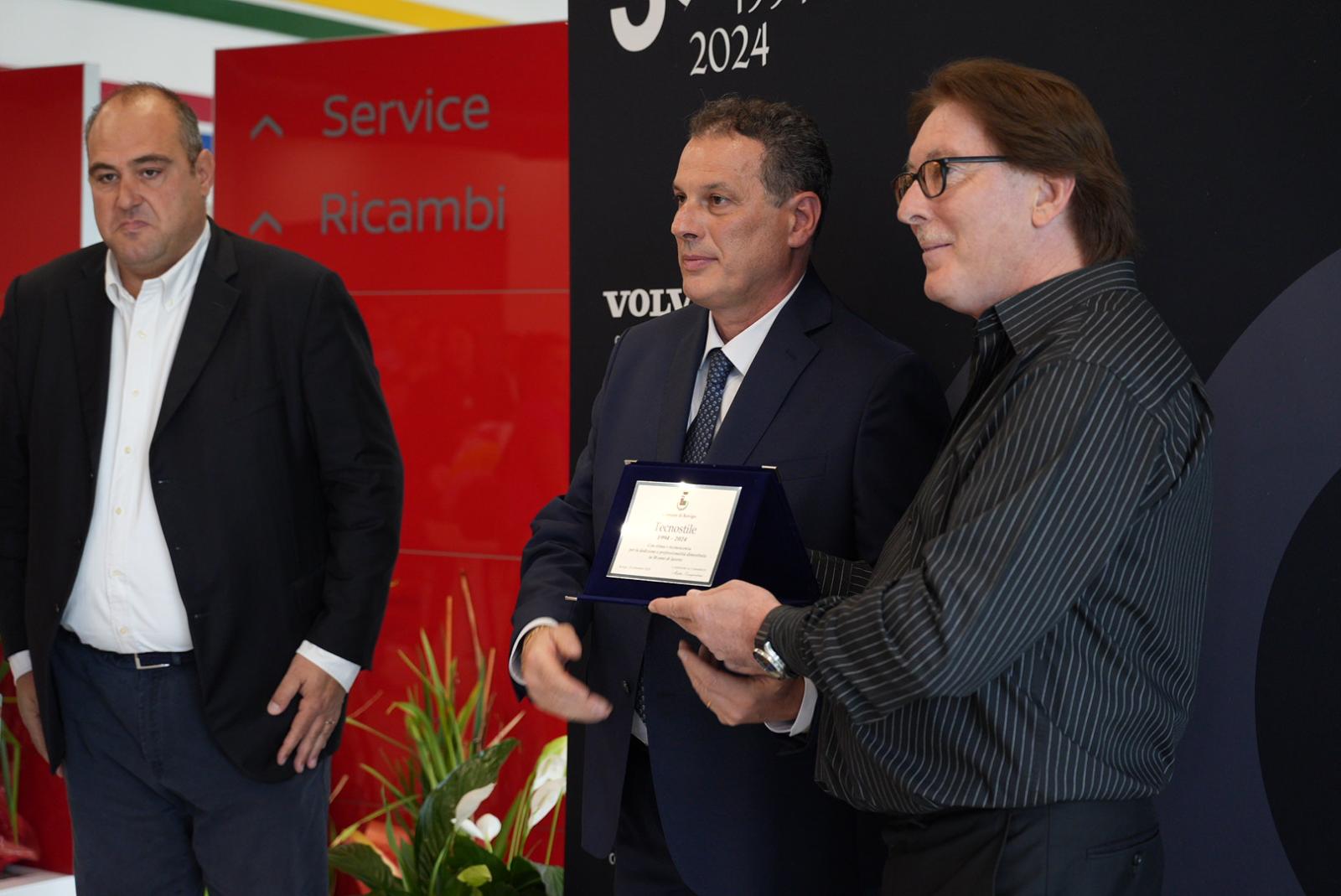 Musica, auto e brindisi per i 30 anni di Tecnostile