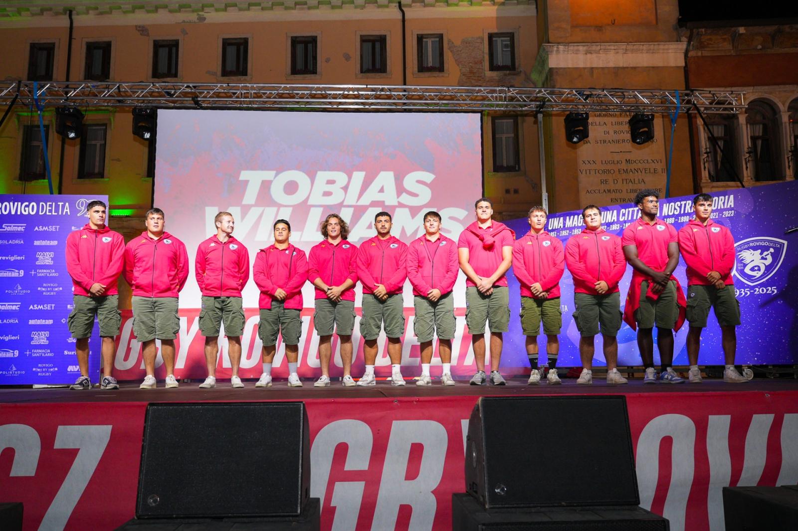 Il grande abbraccio ai Bersaglieri