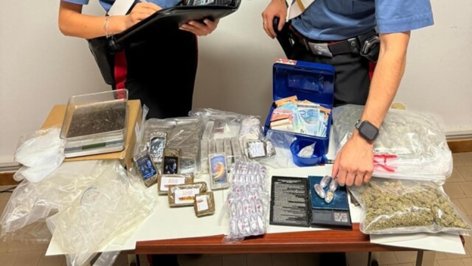 Blitz dei Carabinieri a Comacchio: Sequestrati 4,5 chili di droga nascosti in frigorifero