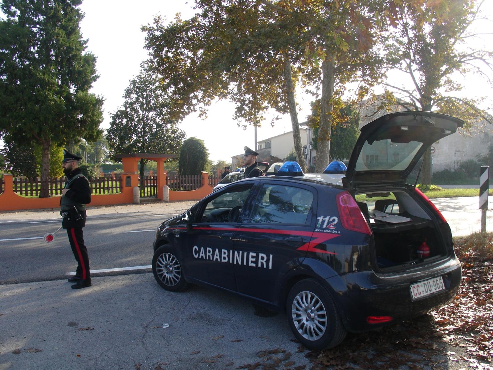 In comitiva con la mannaia sotto la maglietta, nei guai un 15enne