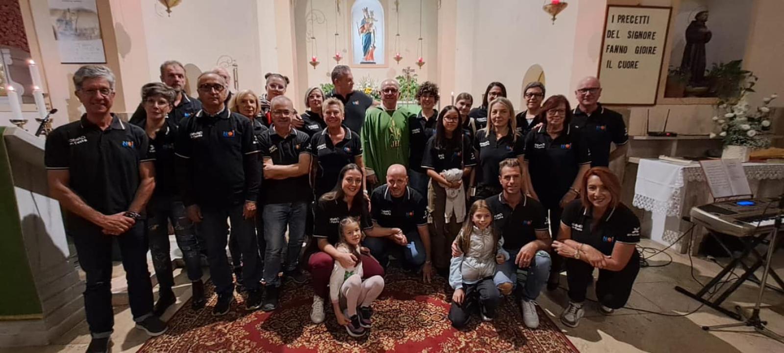 Il caldo abbraccio a don Stefano