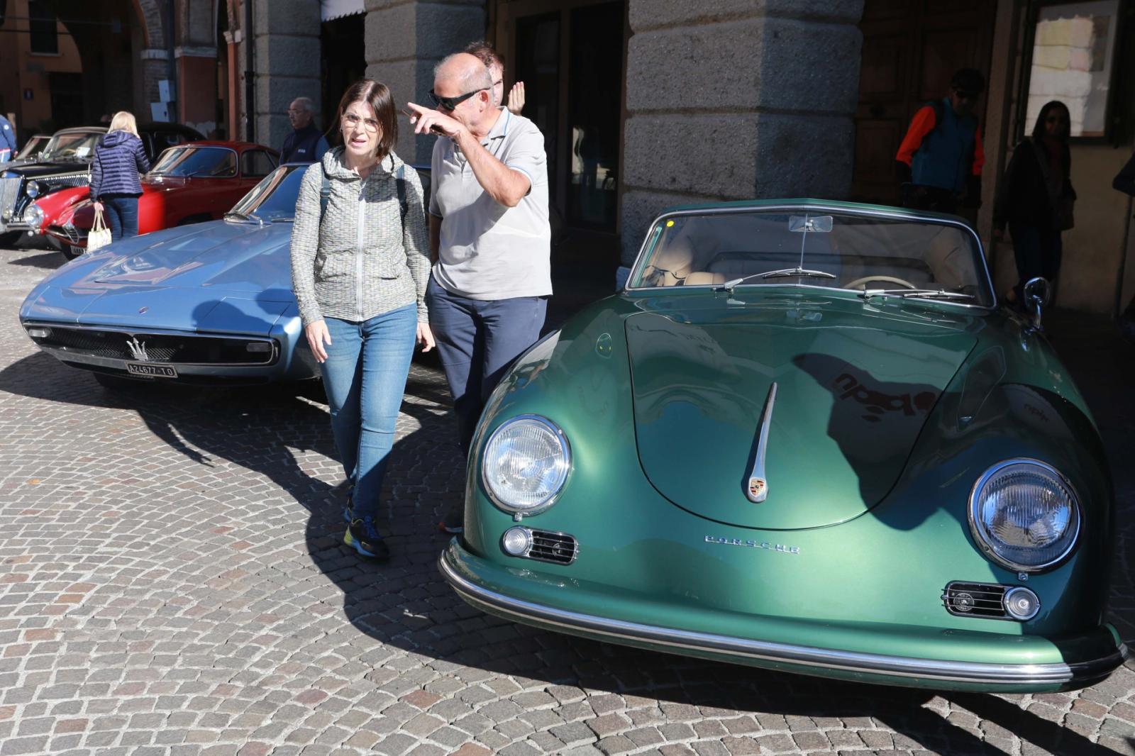 Duecento bolidi rombano in centro