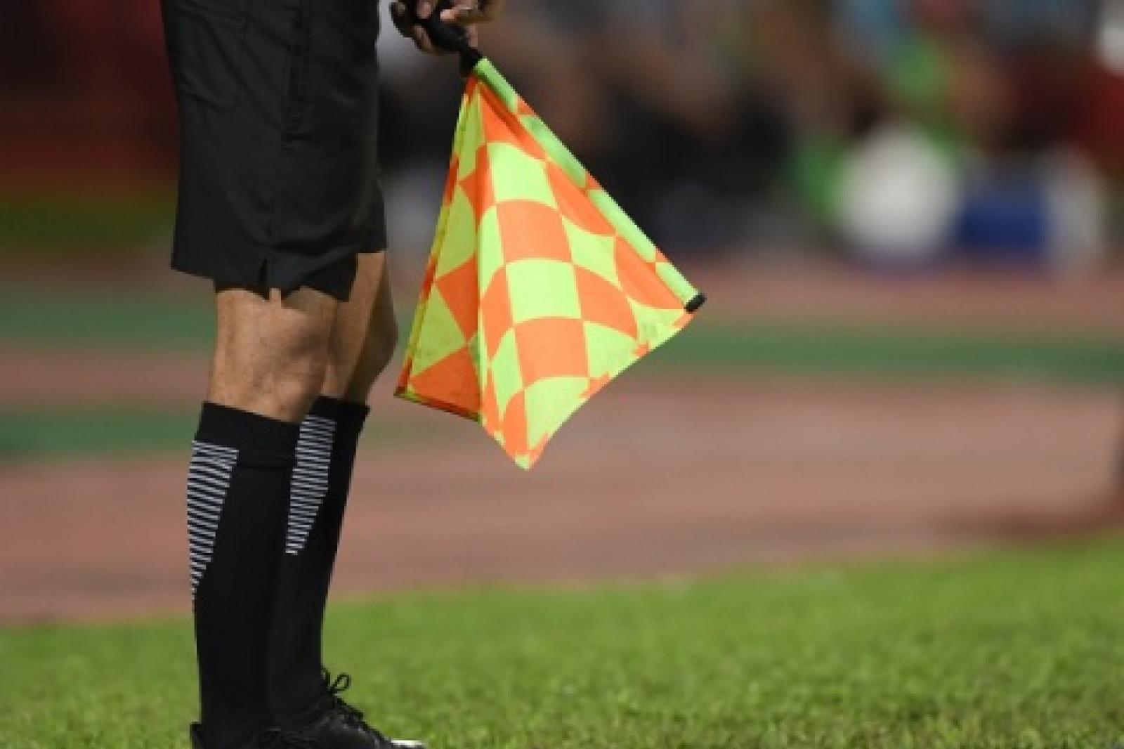 Insulti razzisti al guardialinee, match sospeso