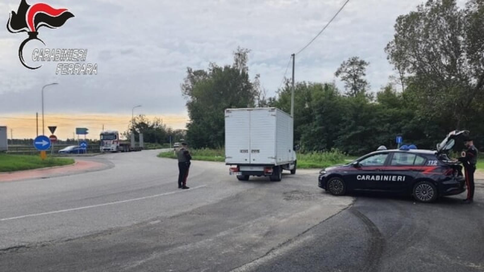 Offre 100 euro ai carabinieri: arrestato