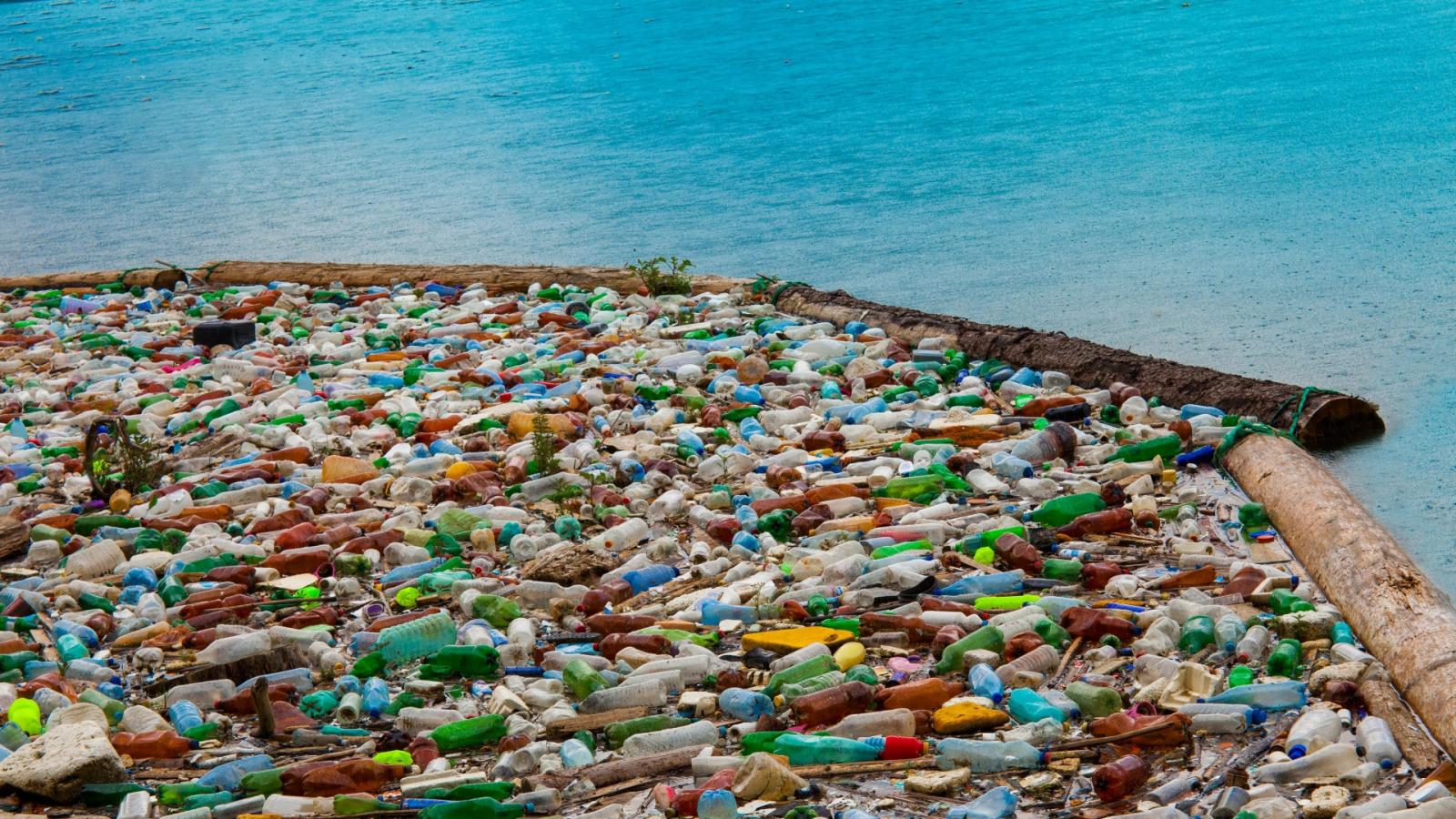 Fiumi di plastica verso il mare
