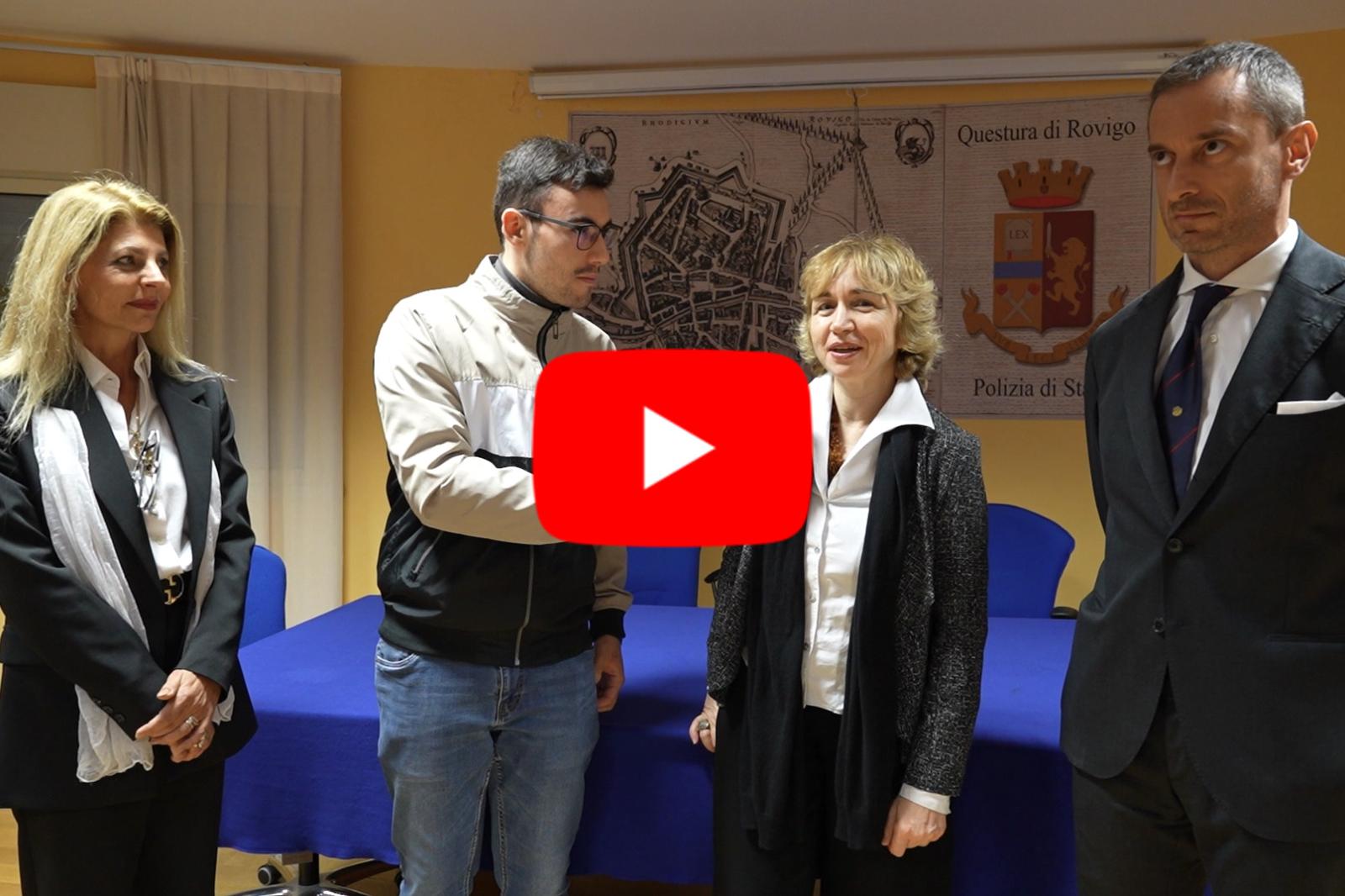 Gli agenti di polizia tornano tra i banchi 