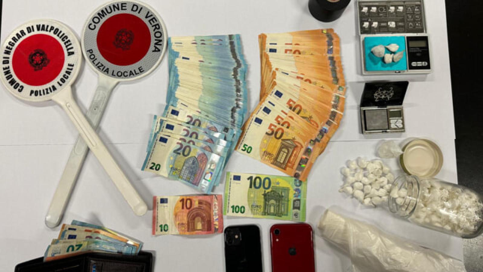 Verona: Giovane fermato in moto con cocaina, scoperta una rete di spaccio domestico