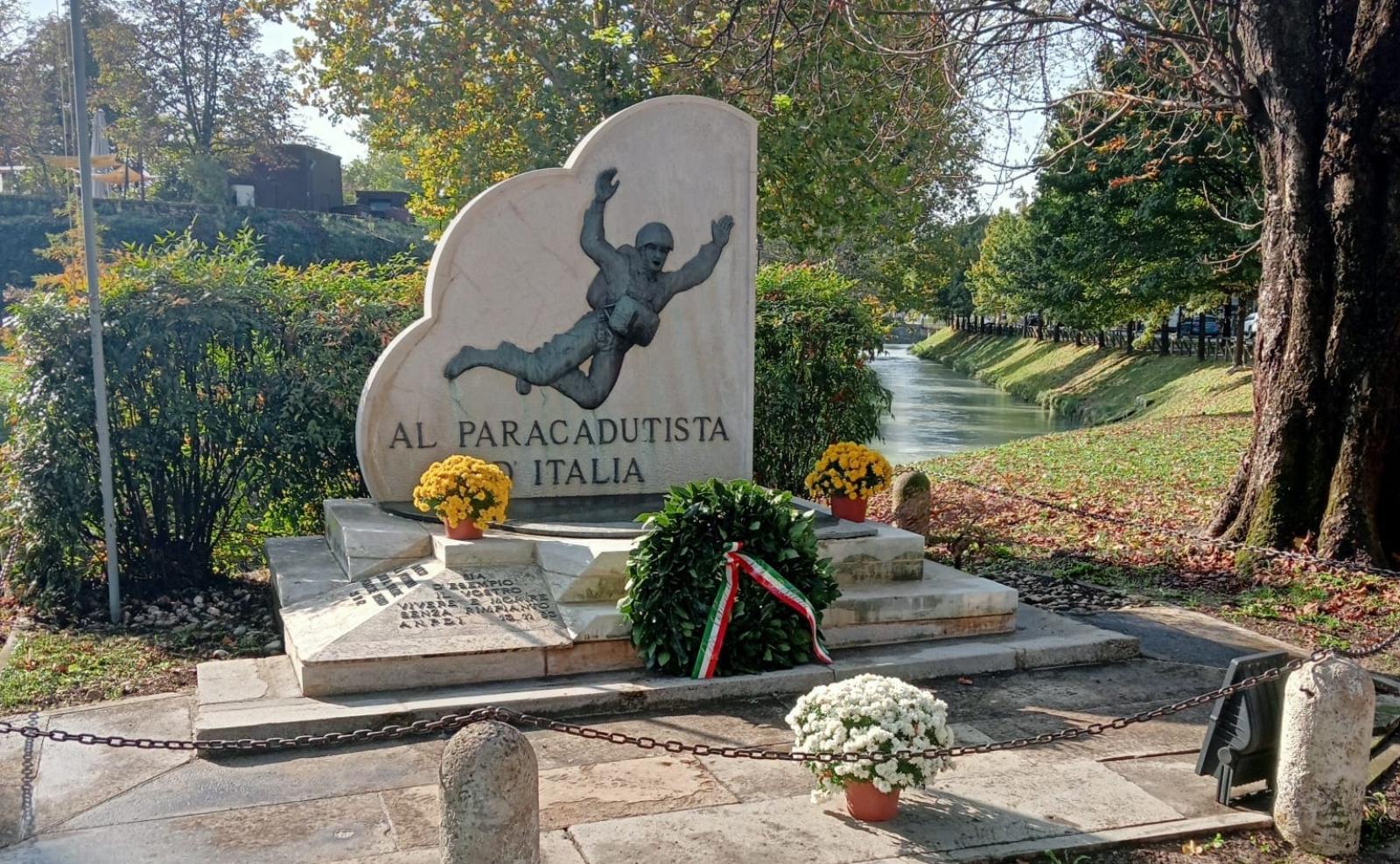 Furto della Memoria: Sparisce la Corona dei Paracadutisti Caduti a El Alamein