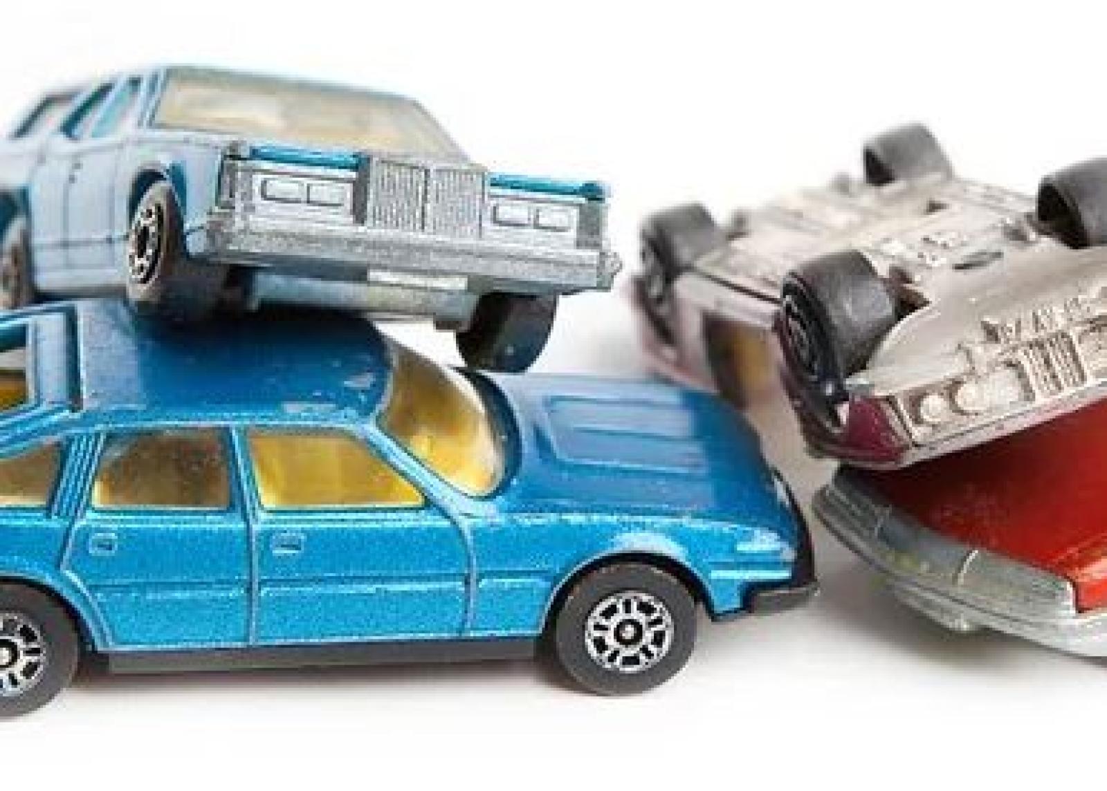 Tamponamento a catena: chi &egrave; responsabile e come ottenere il risarcimento