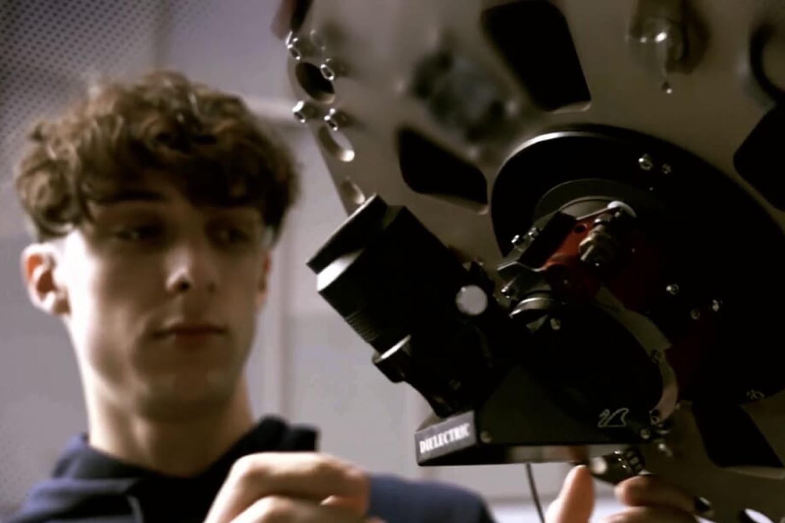 Lorenzo Sasso: Il Giovane Astronomo che Ha Conquistato le Stelle