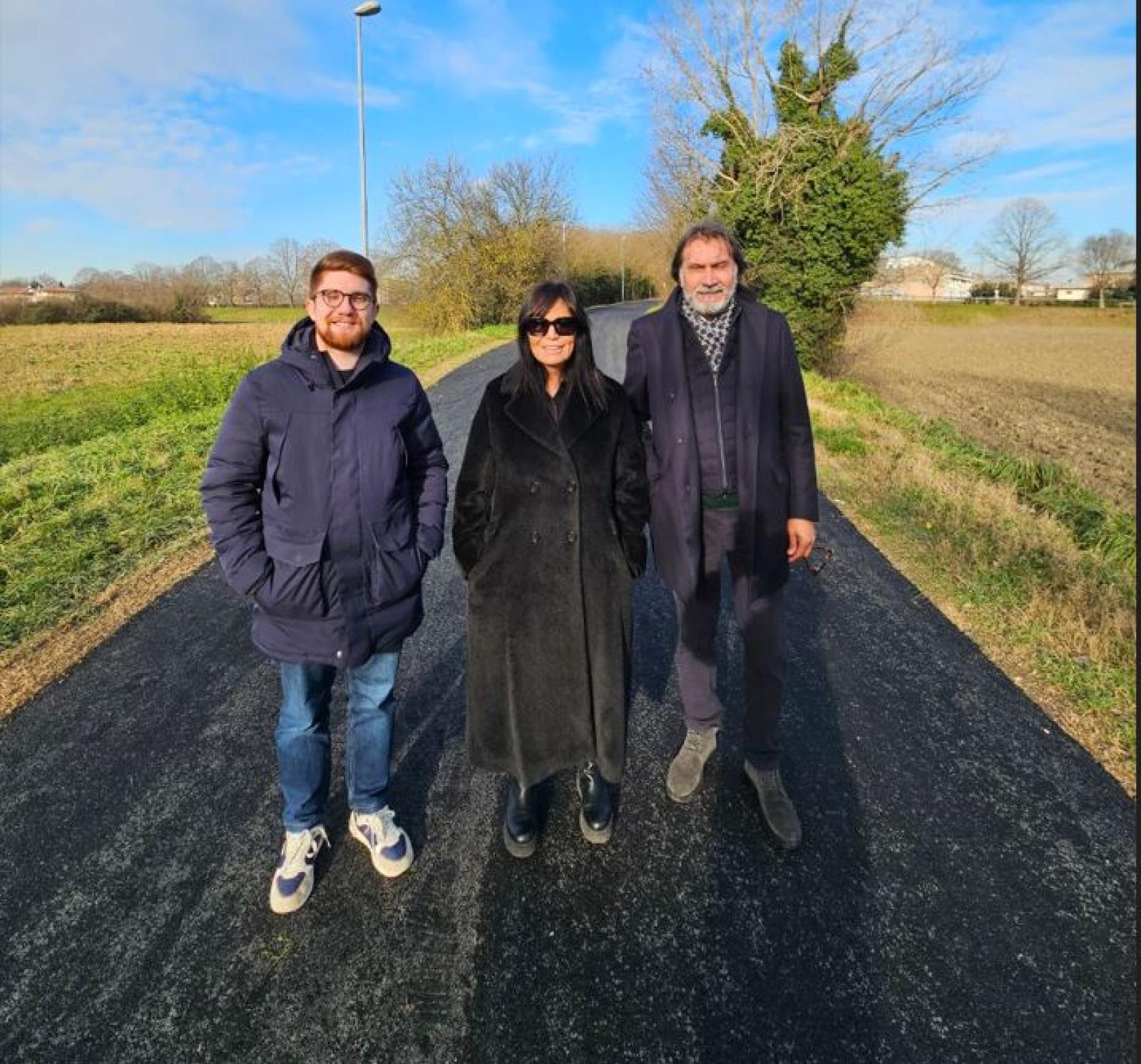 Via Curiel finalmente vede l'asfalto