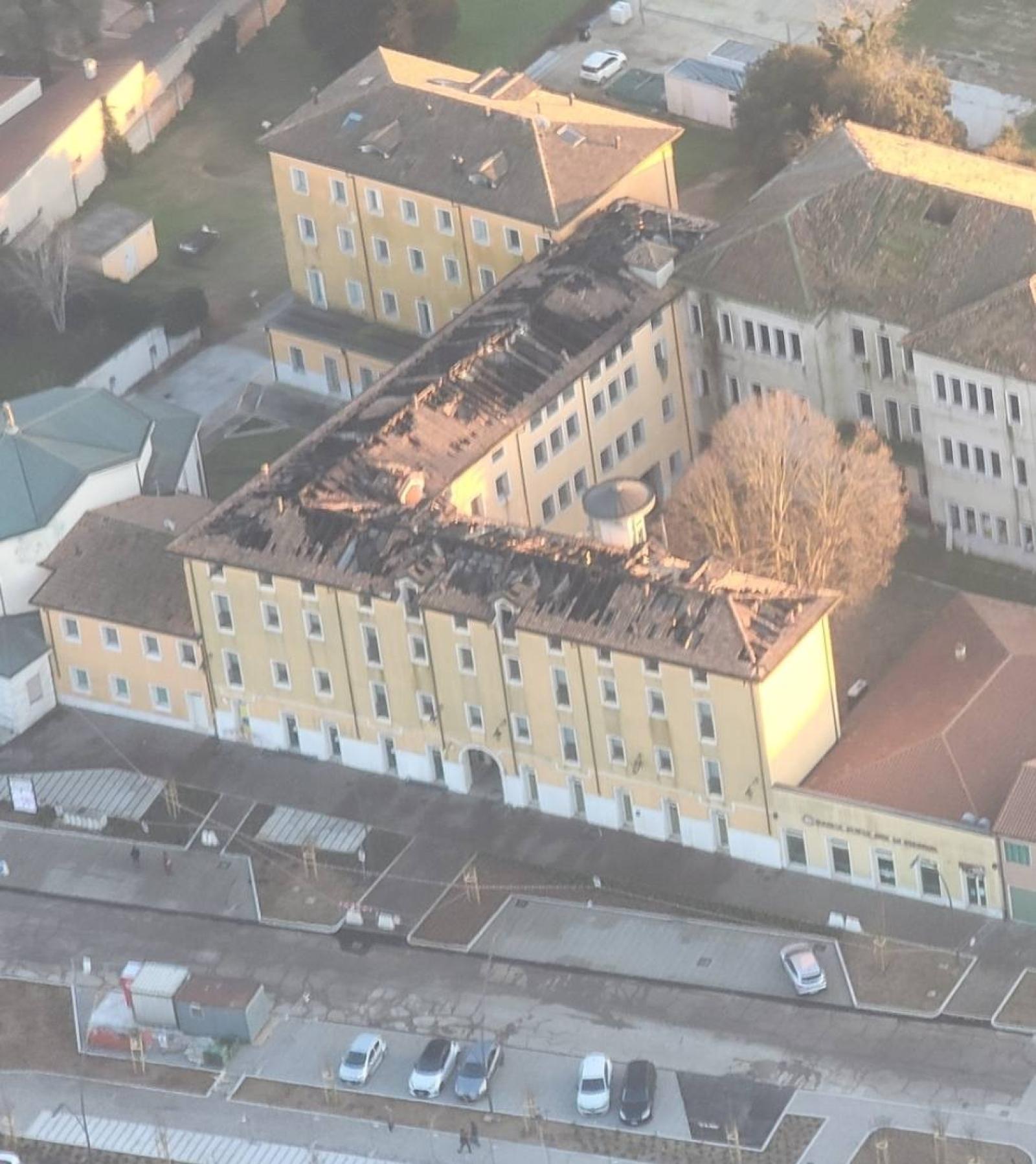 Spente le fiamme, si cerca la causa