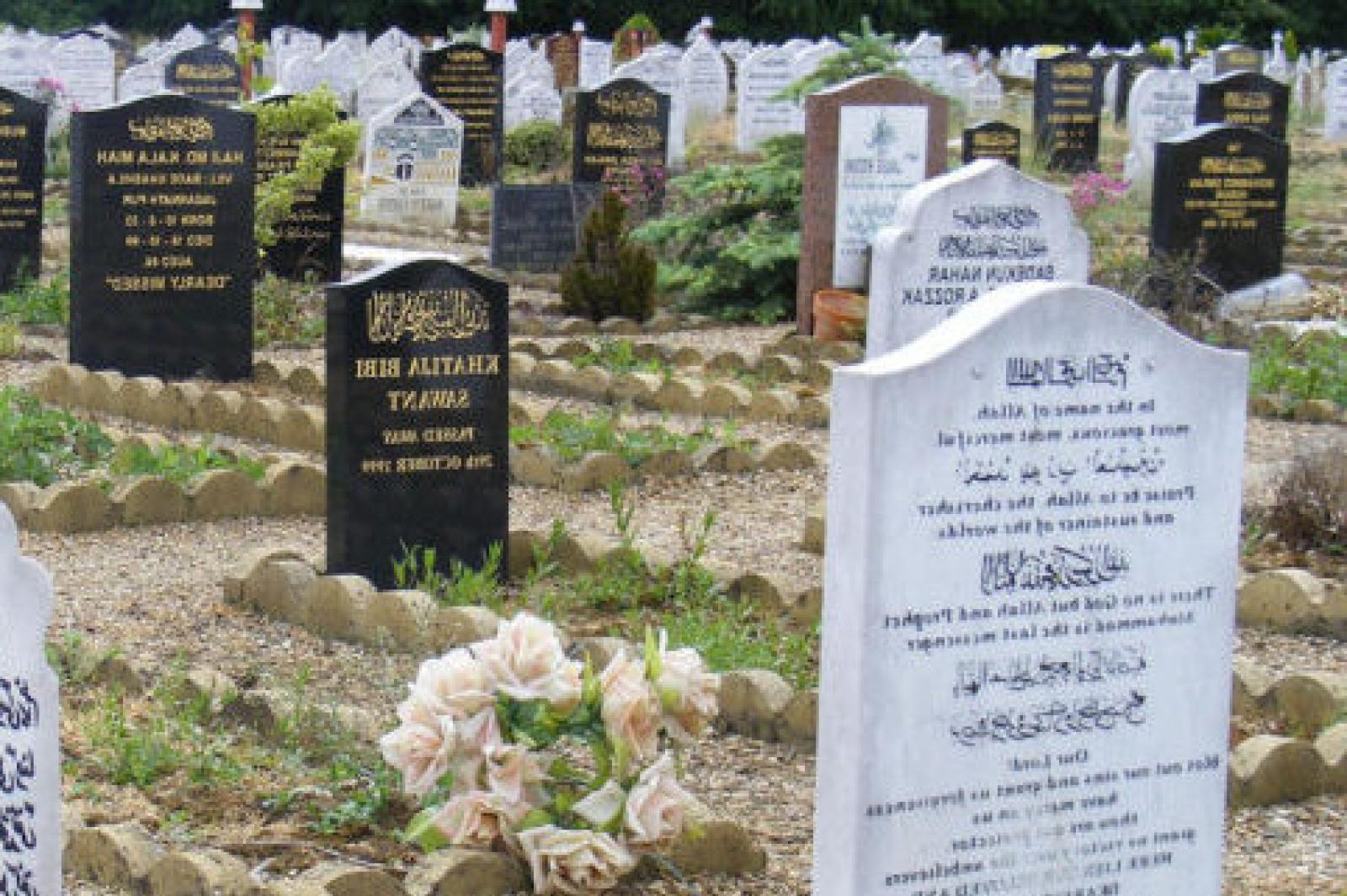 La Sfida della Sepoltura Islamica in Italia: Un Appello per Spazi Dedicati nei Cimiteri