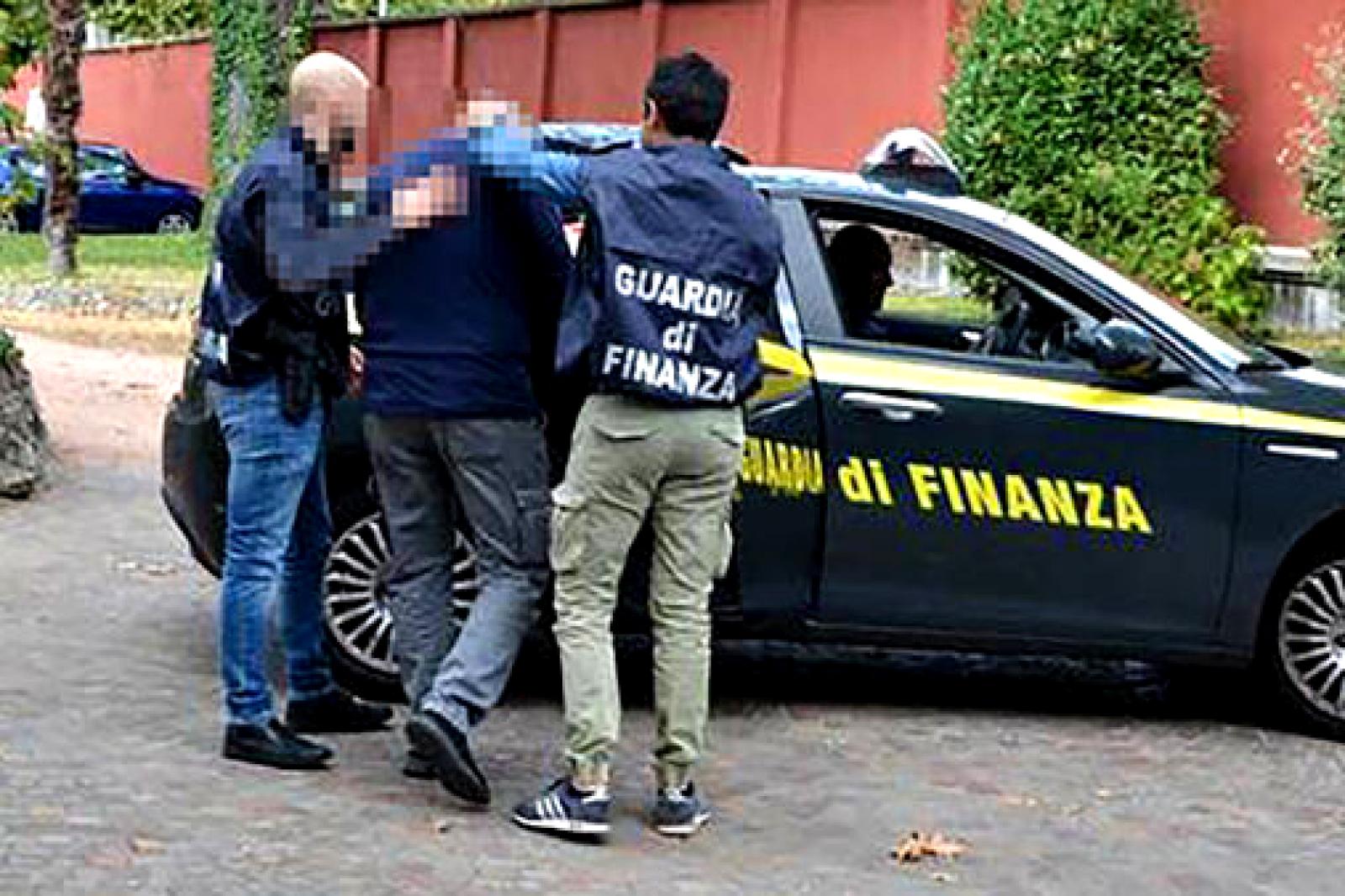 Sei chili di eroina in valigia: l'arresto di un insospettabile corriere coreano all'aeroporto di Tessera