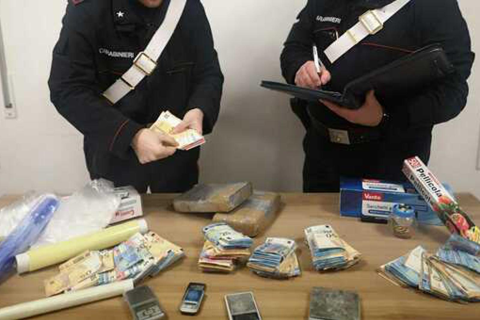 Blitz ad Albignasego: cocaina e contanti nelle scatole da scarpe, due arresti