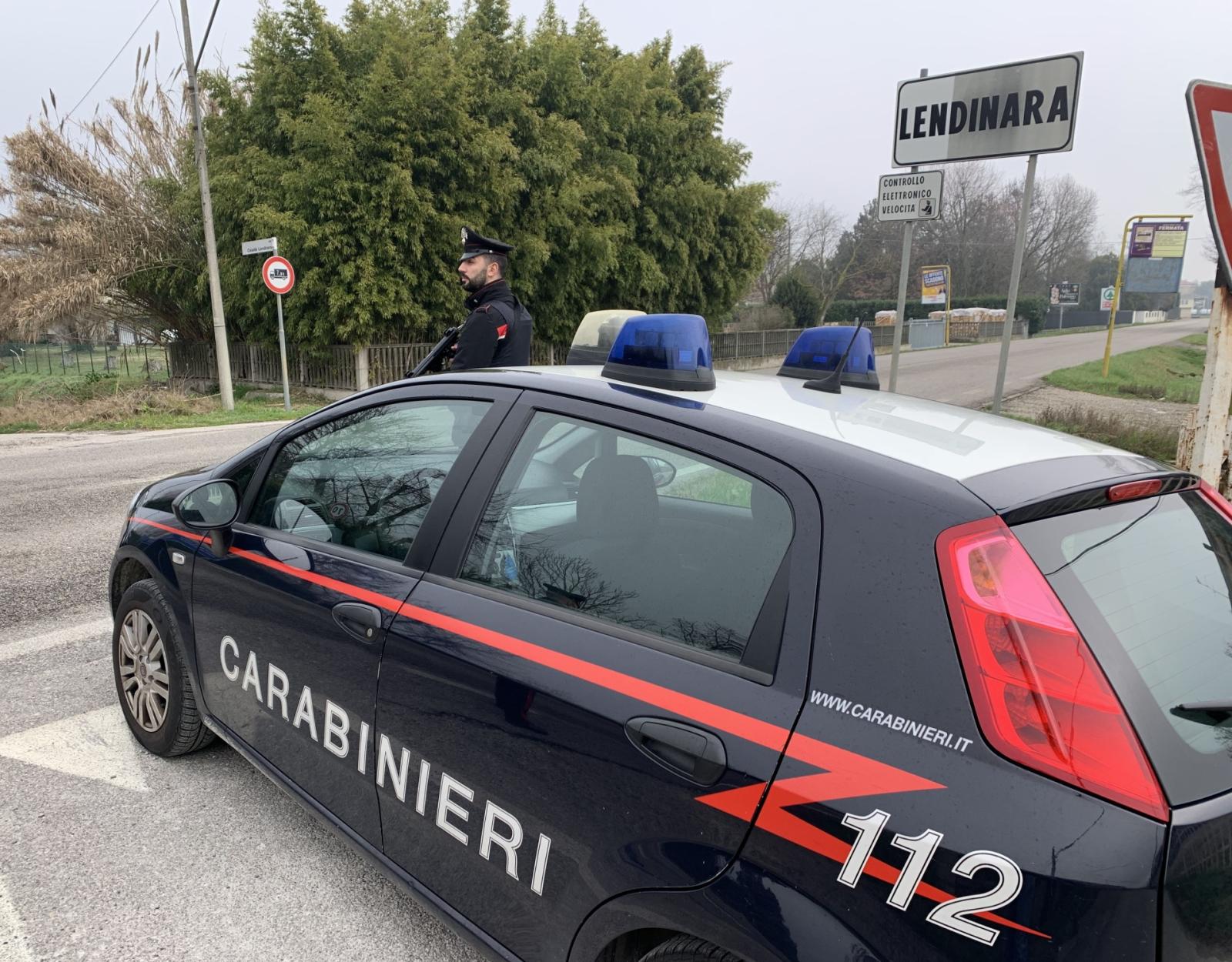 Ladri in fuga con cinque sacchi di preservativi e cioccolatini