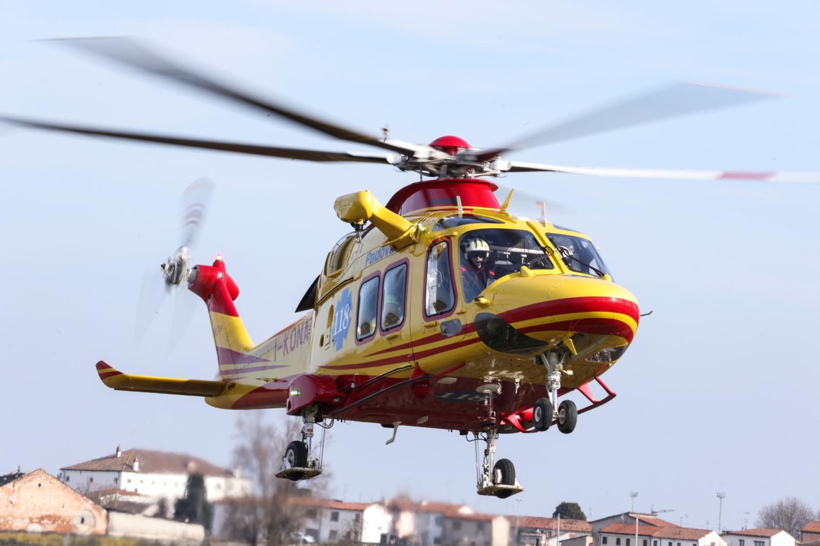 Spray in classe: 15 feriti, arriva anche l'elisoccorso