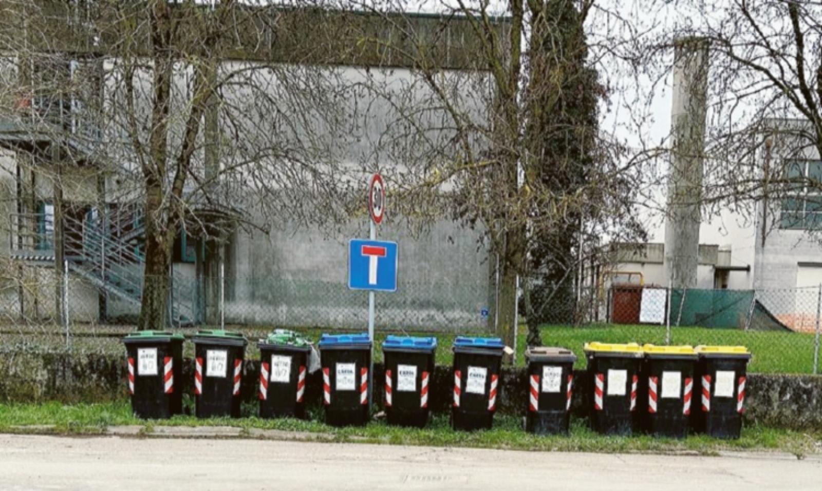 &ldquo;Adesso spostate quei bidoni&rdquo;