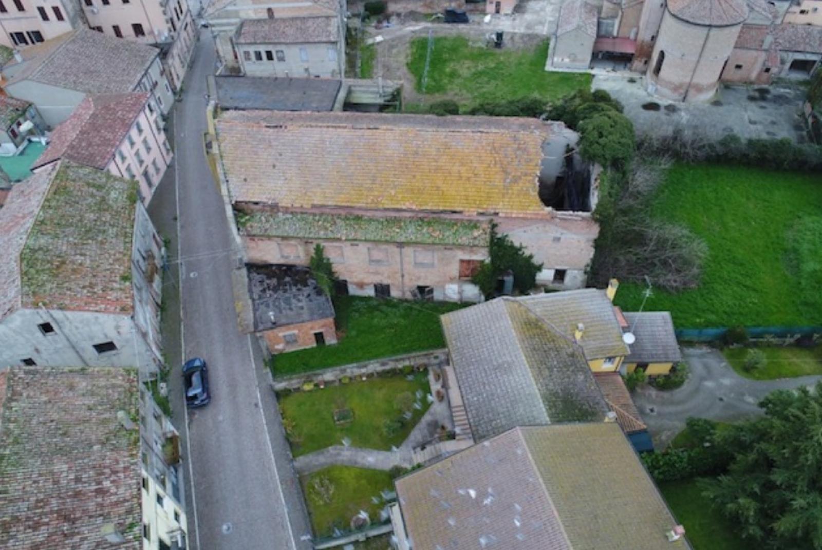 Crolla il tetto dell&rsquo;ex cinema