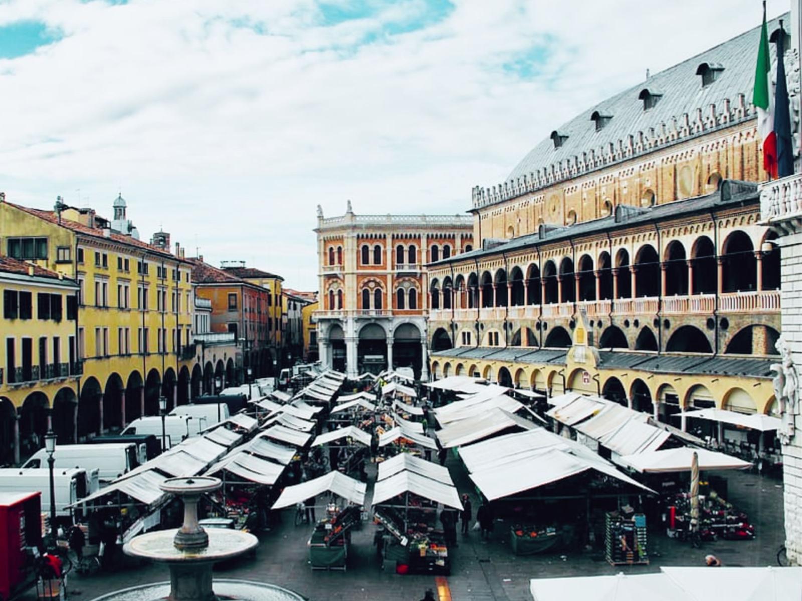 Il declino del mercato di Piazza delle Erbe