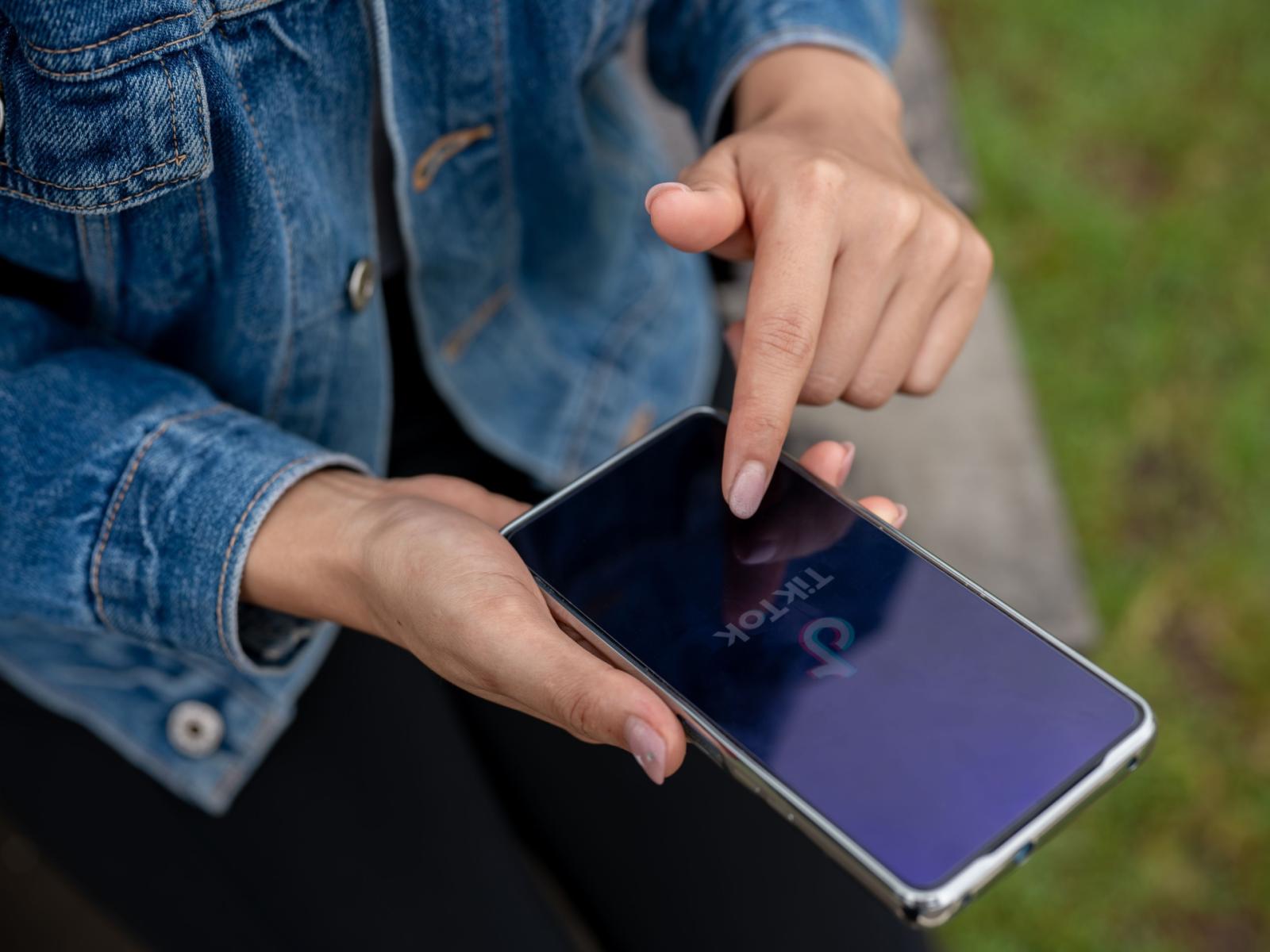 Albania impone un divieto di un anno a TikTok