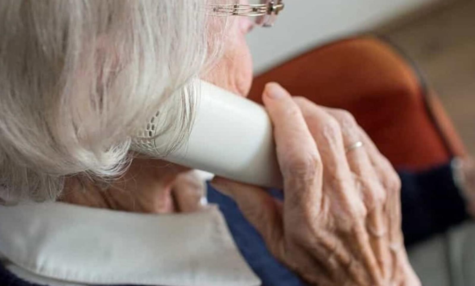 &ldquo;Mamma, aiuto&rdquo;: anziana derubata