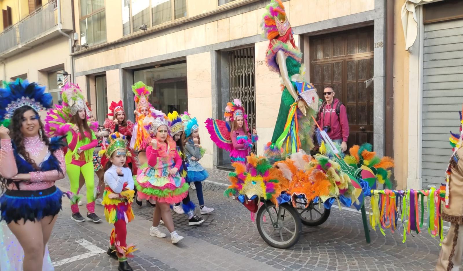 La citt&agrave; si &egrave; colorata di magia!